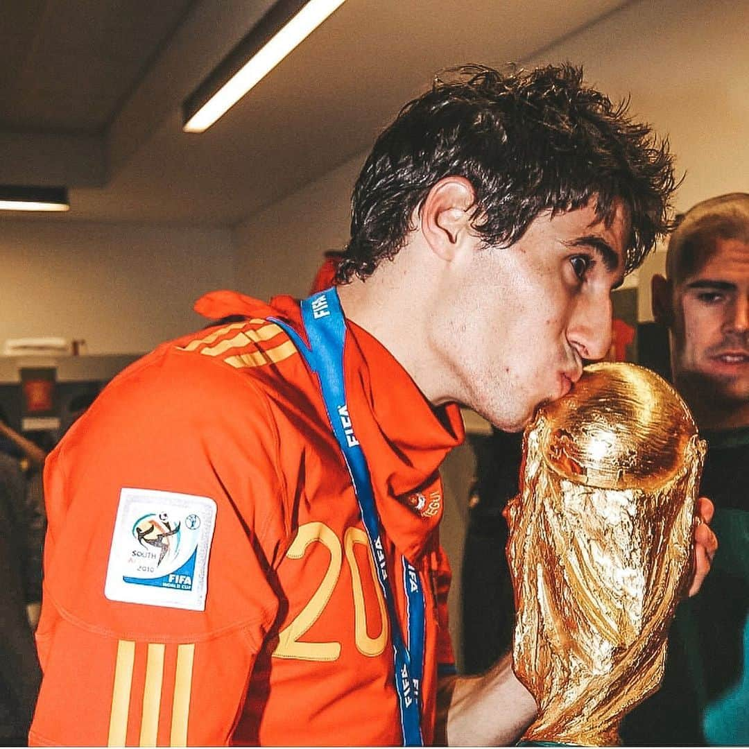 ハビ・マルティネスさんのインスタグラム写真 - (ハビ・マルティネスInstagram)「UNFORGETTABLE 🏆🇪🇸 #9yearsago #sefutbol #worldchampions #Javi8」7月12日 3時40分 - javi8martinez