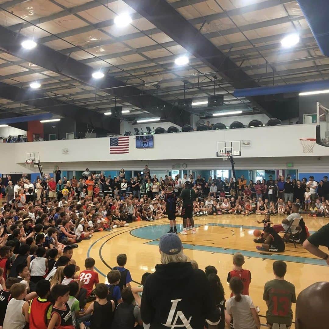 デイミアン・リラードのインスタグラム：「Another year of #LillardCamp. Thank you @c.h.a.m.p.s.ba, @eliteyouthcamps and @beavertonhoopymca」