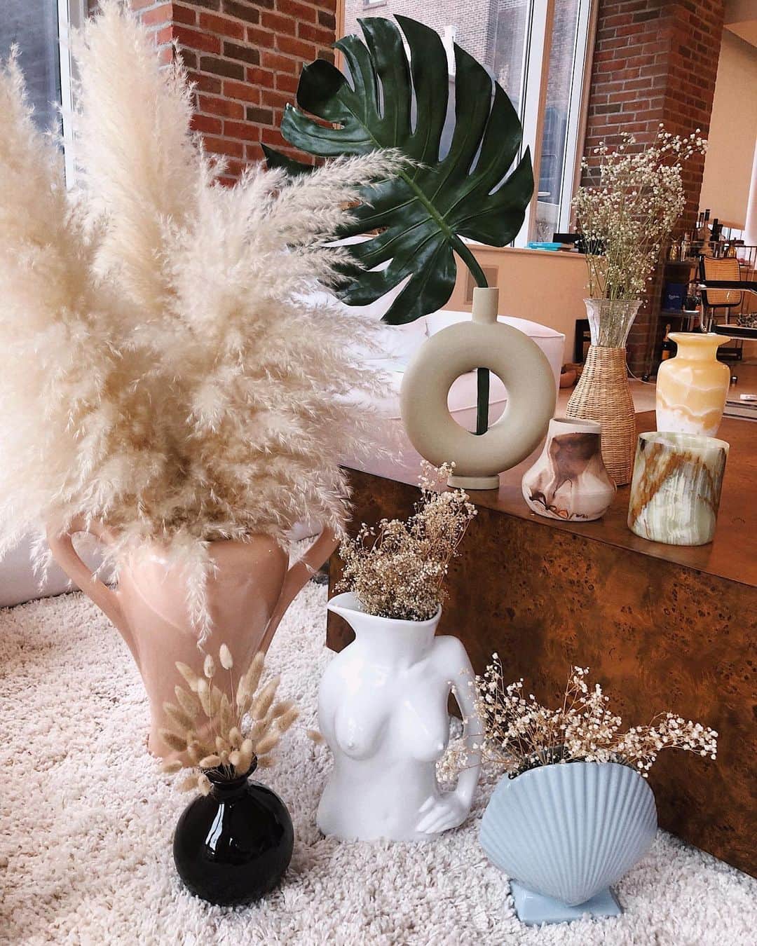 We Wore Whatさんのインスタグラム写真 - (We Wore WhatInstagram)「A few of my favorite things. Not sure where my plant / home object obsession started but it has become a hobby of collection and discovery. These “things” make me so damn happy. #homeworewhat 🌾」7月12日 3時53分 - weworewhat