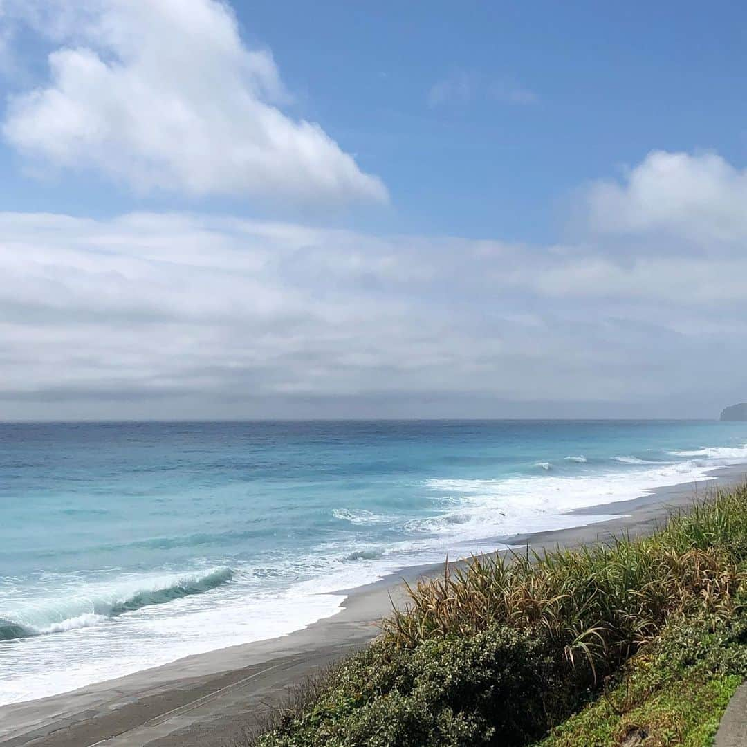 Isseki Nagaeさんのインスタグラム写真 - (Isseki NagaeInstagram)「Summer after heavy rain ☀️☀️☀️ #niijima #新島 #surftrip #surfing #islandtrip  #wave」7月12日 9時36分 - isseki_nagae