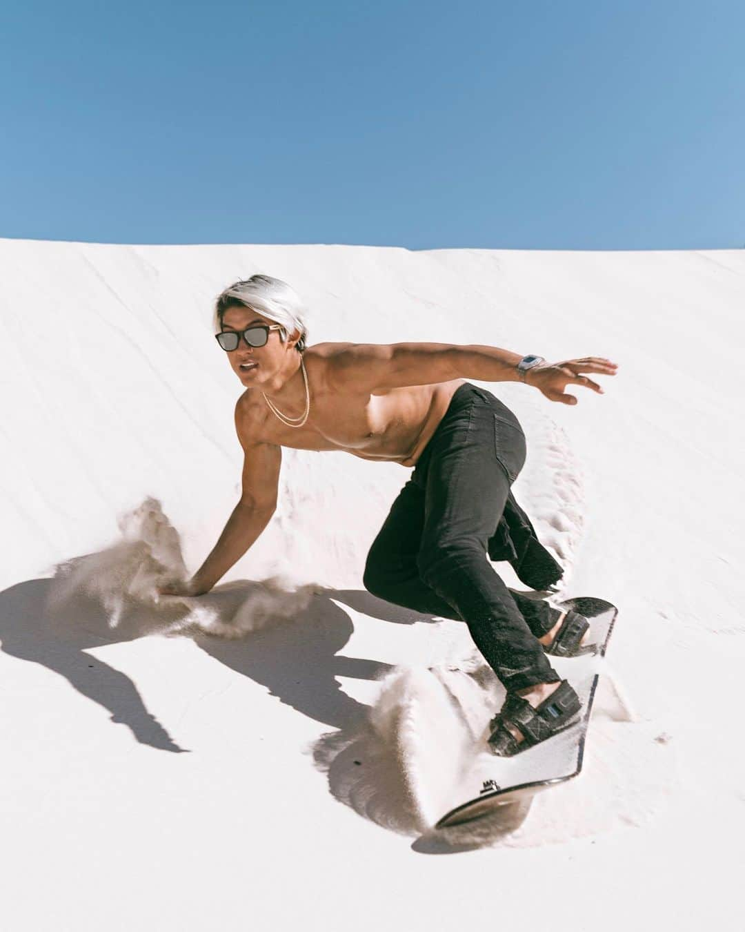 五十嵐カノアさんのインスタグラム写真 - (五十嵐カノアInstagram)「Took a day off surfing in the ocean today and went sandboarding instead. Too much fun! #betweenthelines」7月12日 4時14分 - kanoaigarashi