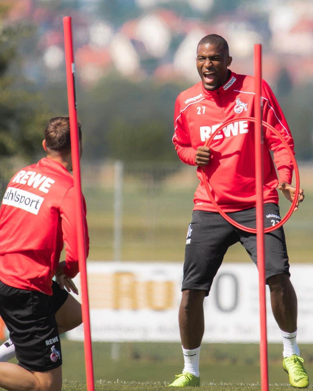 1.FCケルンさんのインスタグラム写真 - (1.FCケルンInstagram)「A day in the life of @anthonymodeste27 🔴⚪️😂 #effzeh #Köln #Kölle #Trainingslager」7月12日 4時12分 - fckoeln