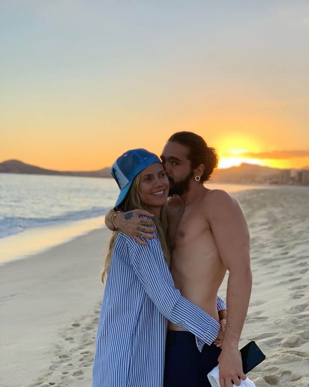 E! Onlineさんのインスタグラム写真 - (E! OnlineInstagram)「One day you're in, the next day you're... a married woman! Heidi Klum and Tom Kaulitz secretly became husband and wife just a few months ago. Link in bio for more details about the marriage that happened right under our noses. (📷: @heidiklum)」7月12日 4時17分 - enews