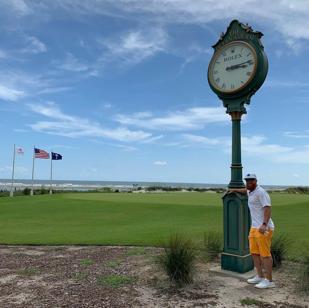 ジャスティン・ターナーさんのインスタグラム写真 - (ジャスティン・ターナーInstagram)「Ok @pga, I give you my stamp of approval for the 2021 @pgachampionship ⛳️ ⠀⠀⠀⠀⠀⠀⠀⠀⠀⠀⠀⠀ 📸 @court_with_a_k ⠀⠀⠀⠀⠀⠀⠀⠀⠀⠀⠀⠀ Commence golf swing analysis 🤦🏼‍♂️」7月12日 4時30分 - redturn2