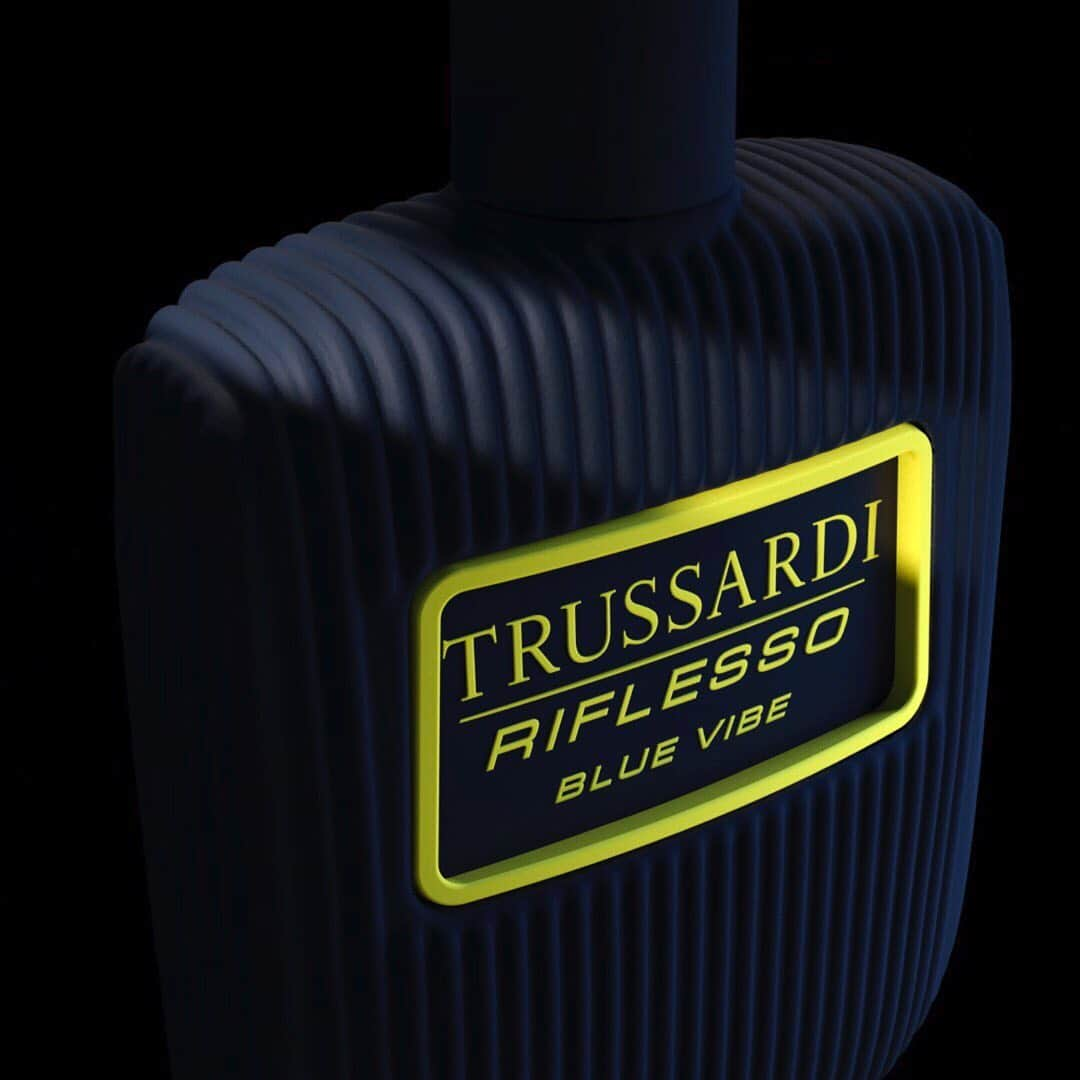 トラサルディさんのインスタグラム写真 - (トラサルディInstagram)「An olfactory  pyramid based on contrasts: hot and cold, rational and emotional, elegant and subversive, sweet and bitter. Discover Riflesso Blue Vibe on Trussardi.com  #TrussardiParfums #RiflessoBlueVibe」7月12日 4時36分 - trussardi