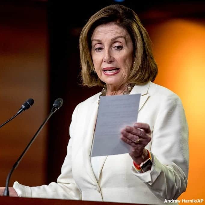 ABC Newsさんのインスタグラム写真 - (ABC NewsInstagram)「Speaker Nancy Pelosi reads from a "Know Your Rights" sheet during a press conference as major cities across the U.S. brace for sweeping deportation raids this weekend. #nancypelosi #donaldtrump #ice #immigration #politics」7月12日 4時43分 - abcnews