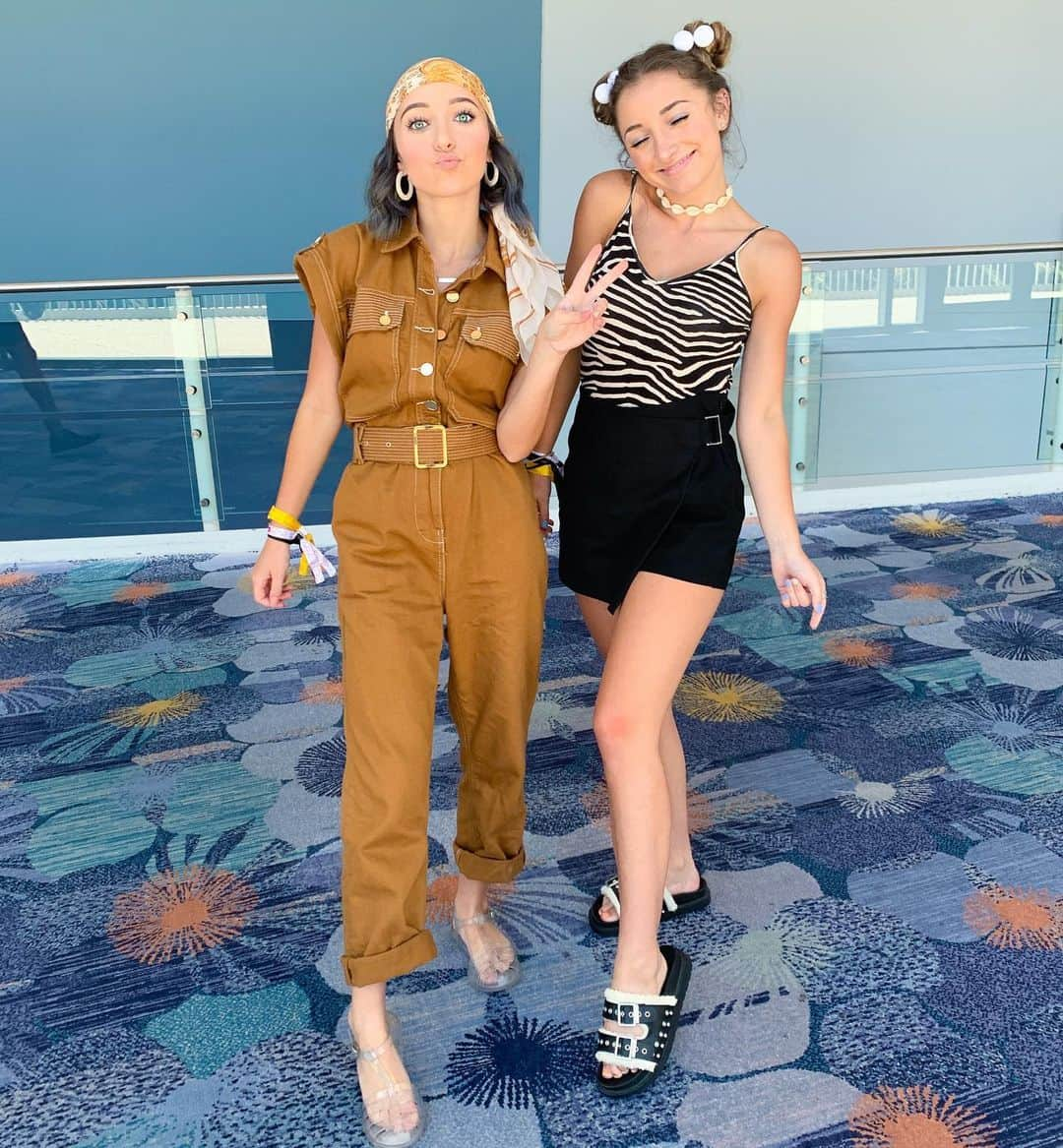 Brooklyn and Baileyさんのインスタグラム写真 - (Brooklyn and BaileyInstagram)「Vidcon fits」7月12日 4時44分 - brooklynandbailey