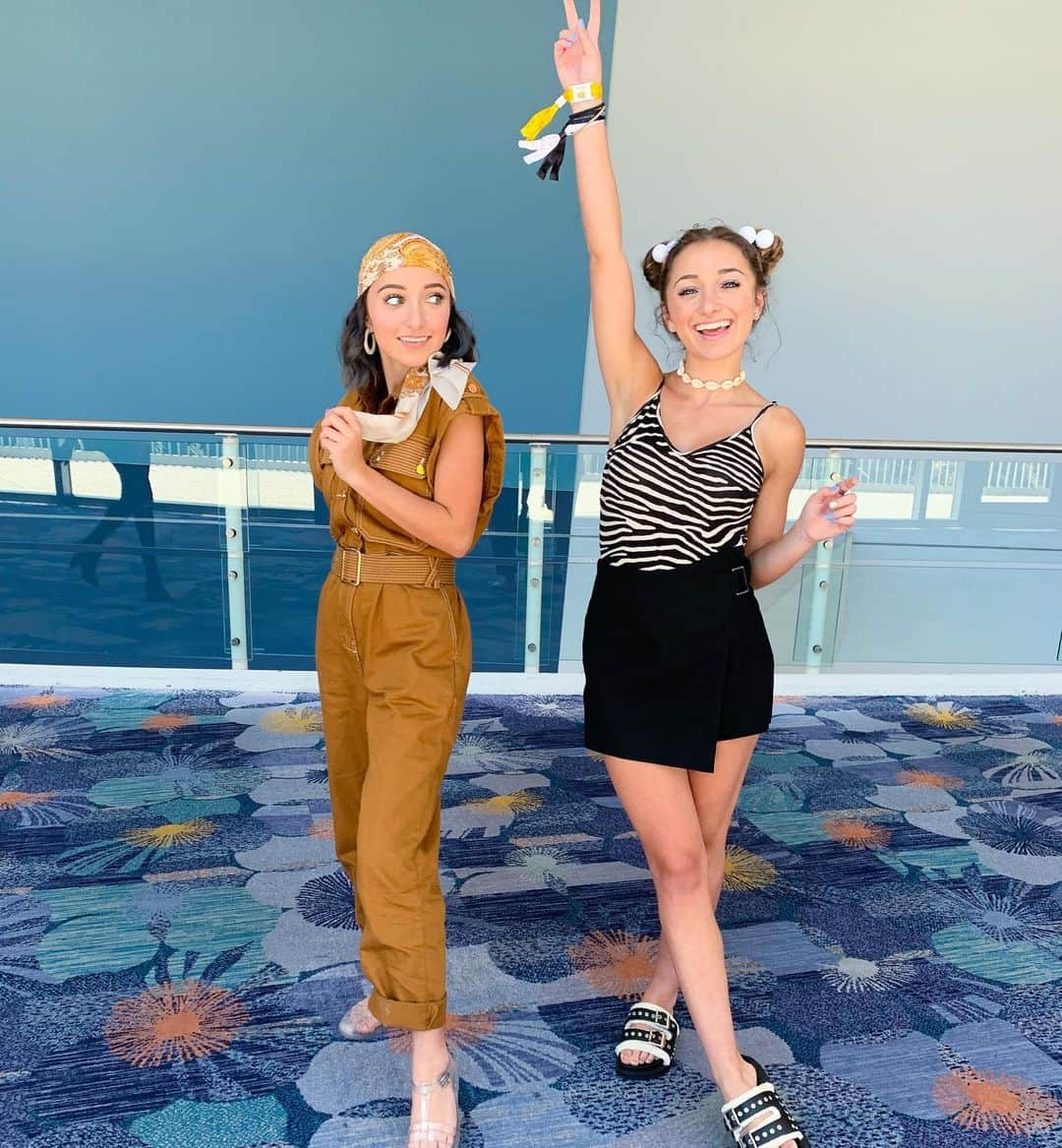 Brooklyn and Baileyさんのインスタグラム写真 - (Brooklyn and BaileyInstagram)「Vidcon fits」7月12日 4時44分 - brooklynandbailey