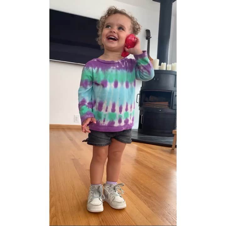 ジェシカ・スタムのインスタグラム：「She’s making plans for the weekend 💜💚💙」