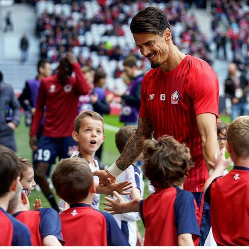 ジョゼ・フォンテさんのインスタグラム写真 - (ジョゼ・フォンテInstagram)「Ainda hoje me lembro quando cumprimentei o João Vieira Pinto à 23 anos atrás no estádio do Restelo durante um concerto da Tina Turner! Pequenos gestos para uns...significam muito para outros! Tive e terei sempre um sorriso ,um gesto de carinho para aqueles que me solicitarem!Se eu de alguma forma não reparar dêem me um berro por favor,porque eu sei o que vale 😉🤙🏻 #semprejuntos」7月12日 4時47分 - f6nte