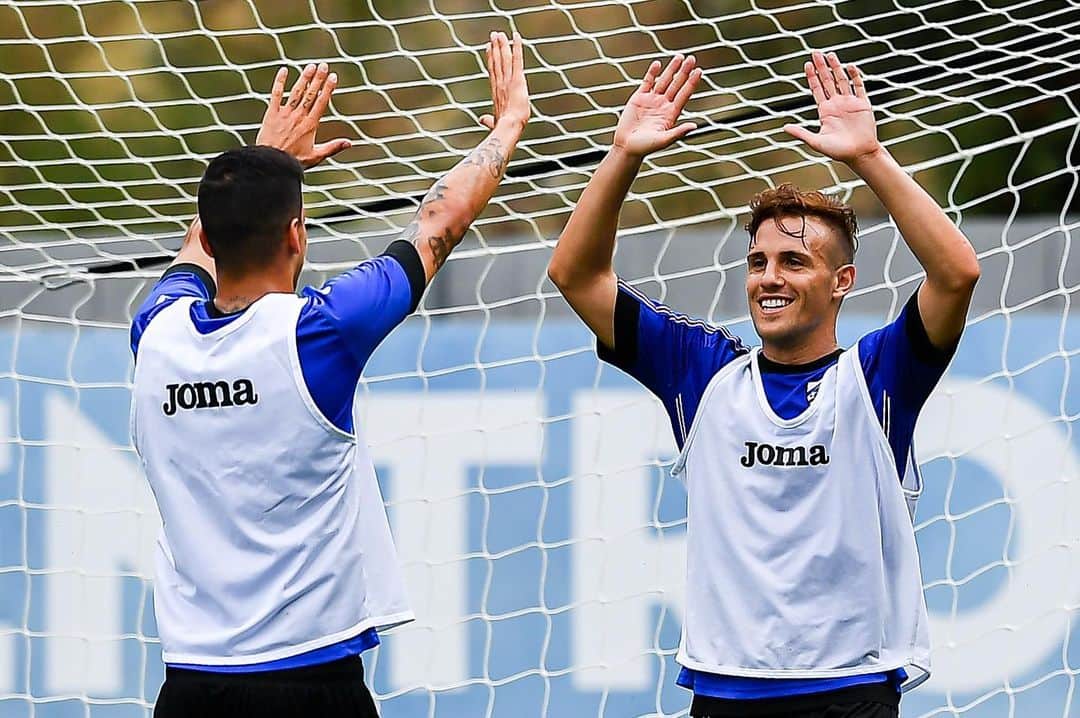 UCサンプドリアさんのインスタグラム写真 - (UCサンプドリアInstagram)「Palla, indicazioni e sorrisi. La #Sampdoria al lavoro nel pre-ritiro di #Bogliasco. 💪🏻 📷 @simonearveda」7月12日 4時51分 - sampdoria