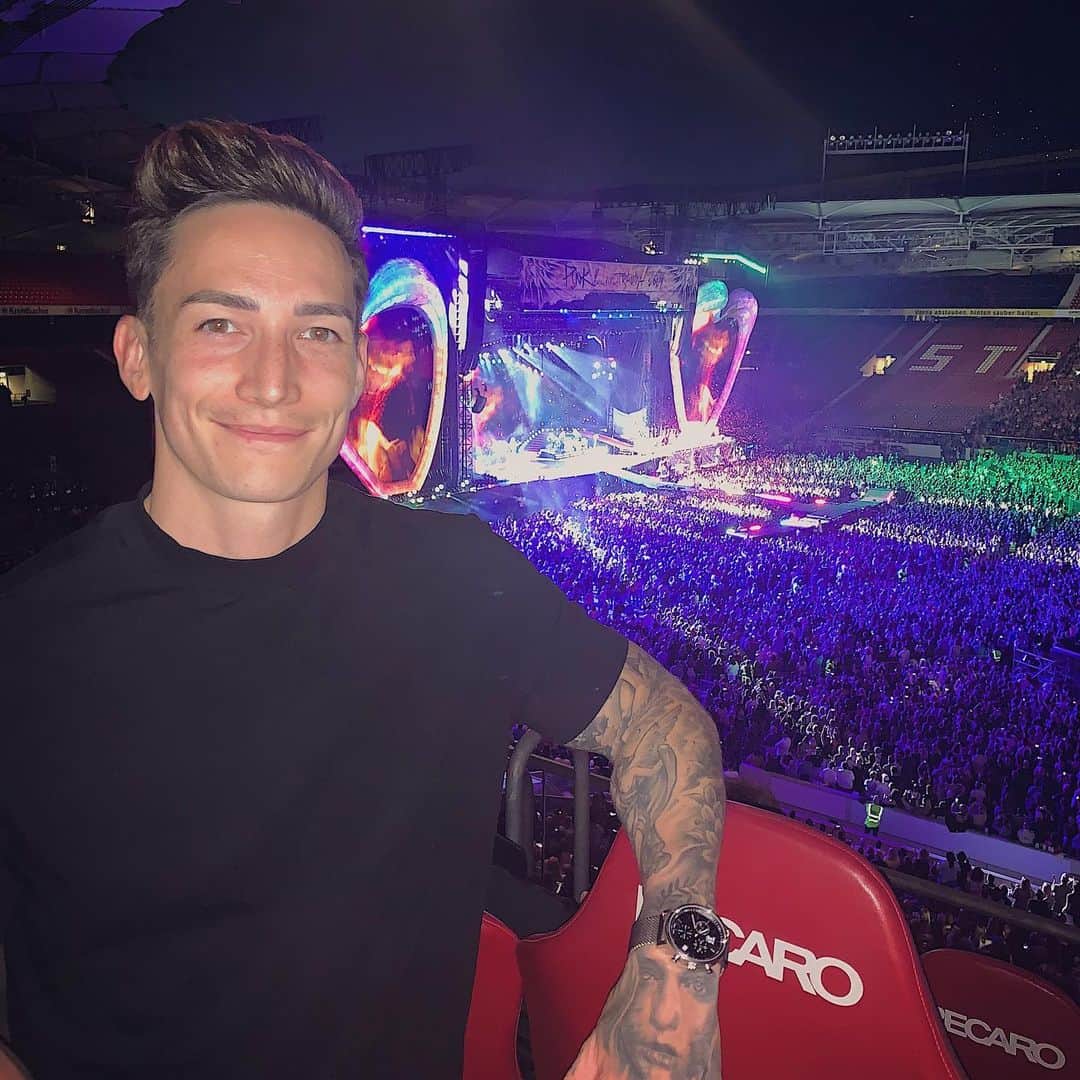 マゼル・ニューエンのインスタグラム：「Great show yesterday from @pink 🕺🏻👯‍♀️ 🥳🎵 #stuttgart #concert #openair #pink #inspiring #themarcelnguyen」