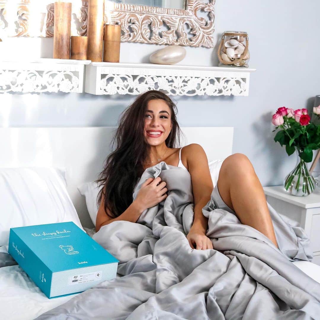 Danielle Robertsonさんのインスタグラム写真 - (Danielle RobertsonInstagram)「Over a year ago I received my @koala mattress and haven’t looked back 🐨 Sleep is so important and provides so many benefits to your physical and mental wellbeing. I just posted a new video (link in my bio) on the importance of recovery and a full review of my #koalamattress and new sheet set (yes I decided to pimp my mattress, it deserves it). @Koala products are made of sustainable sourced materials, they’re environmentally friendly and have over 15,000 5 star reviews!! But my favourite part of all is that Koala has partner with World Wildlife Fund so that with every purchase of Koala products you adopt a Koala or Turtle to help provide medical support, research and improve habitats for Australian wildlife. I’ve never fangirled a brand so hard 😂 I absolutely love Koala ❤️If you want to get your hands on some of their products use code MATESWITHDANIB at checkout for 10% off EVERYTHING #sleepwithkoala #sponsored」7月12日 4時54分 - dannibelle