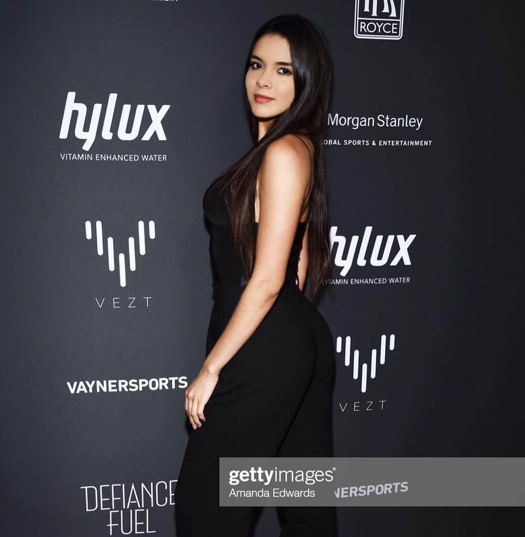 パオラ・ポーリンのインスタグラム：「Happy to support all my friends on #espys week 🏆!. @garyvee @vaynersports @giangrandej @bradrlambert - Feliz de apoyar a todos mis amigos en la semana de #espys 🏆 - Photo credit : gettyimages」