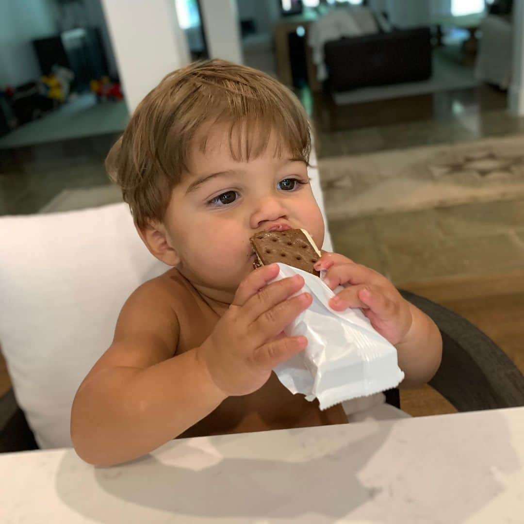 Jessie Jamesさんのインスタグラム写真 - (Jessie JamesInstagram)「Me when they bring a basket of bread to the table」7月12日 5時20分 - jessiejamesdecker