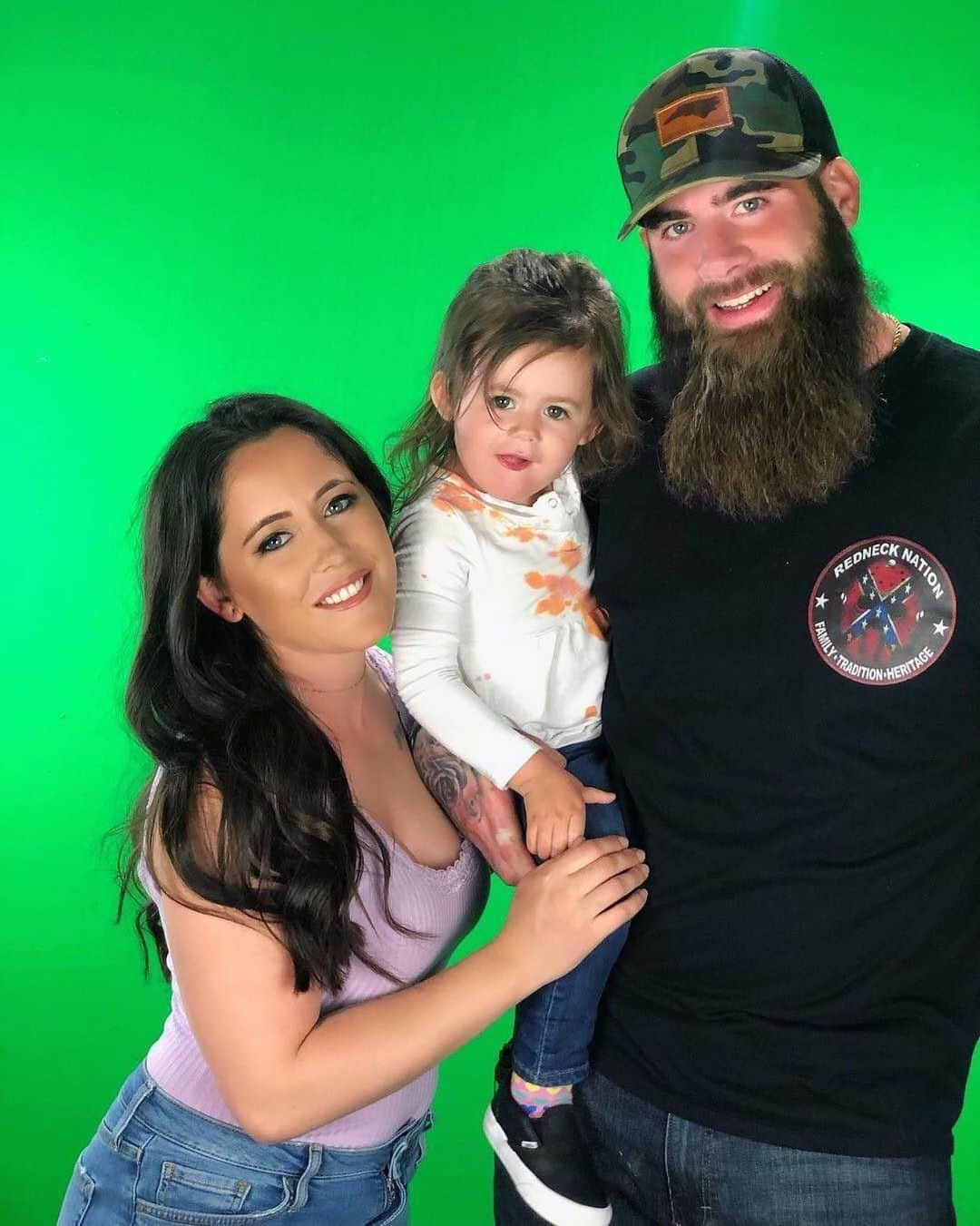 E! Onlineさんのインスタグラム写真 - (E! OnlineInstagram)「On April 29, Jenelle Evans contacted the sheriff's office to tell them that her dog bit her daughter so her husband went outside and shot the dog. On May 13, the police conducted a search of their property and found no blood or other physical evidence that an animal had been killed there. If you're just as confused and shocked as we are, head to the link in our bio for her “inconsistent” statements. (📷: Instagram)」7月12日 5時21分 - enews