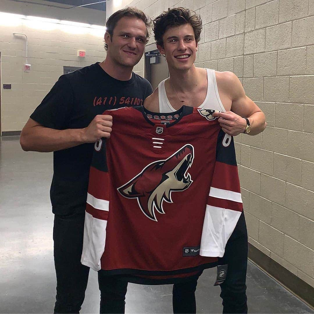 NHLさんのインスタグラム写真 - (NHLInstagram)「@shawnmendes to the @arizonacoyotes? 🤔 (📷 @arizonacoyotes)」7月12日 5時33分 - nhl