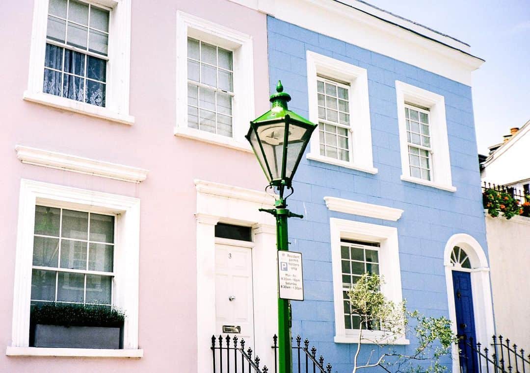 コナー・フランタのインスタグラム：「imagine living here, wow *by me, on #35mm」