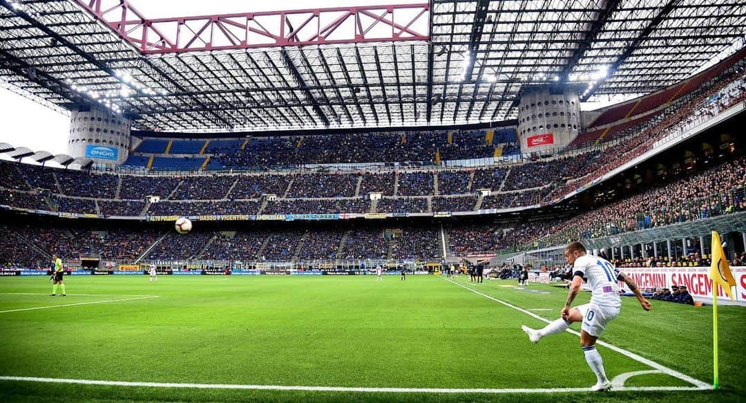 アレハンドロ・ゴメスさんのインスタグラム写真 - (アレハンドロ・ゴメスInstagram)「sfortunatamente la Champions League non verrà giocata nel nostro stadio, per questo motivo a nome dei miei compagni, volevamo ringraziare @inter e @acmilan per averci accolto nel vostro glorioso stadio ... per noi è fondamentale non fare trasferte lunghe sopratutto in una competizione così impegnativa. Sarà un onore giocare a san siro 😍, daremo il meglio di noi stessi. grazie mille #atalantabc 🔵⚫️💪🏼」7月12日 5時38分 - papugomez_official