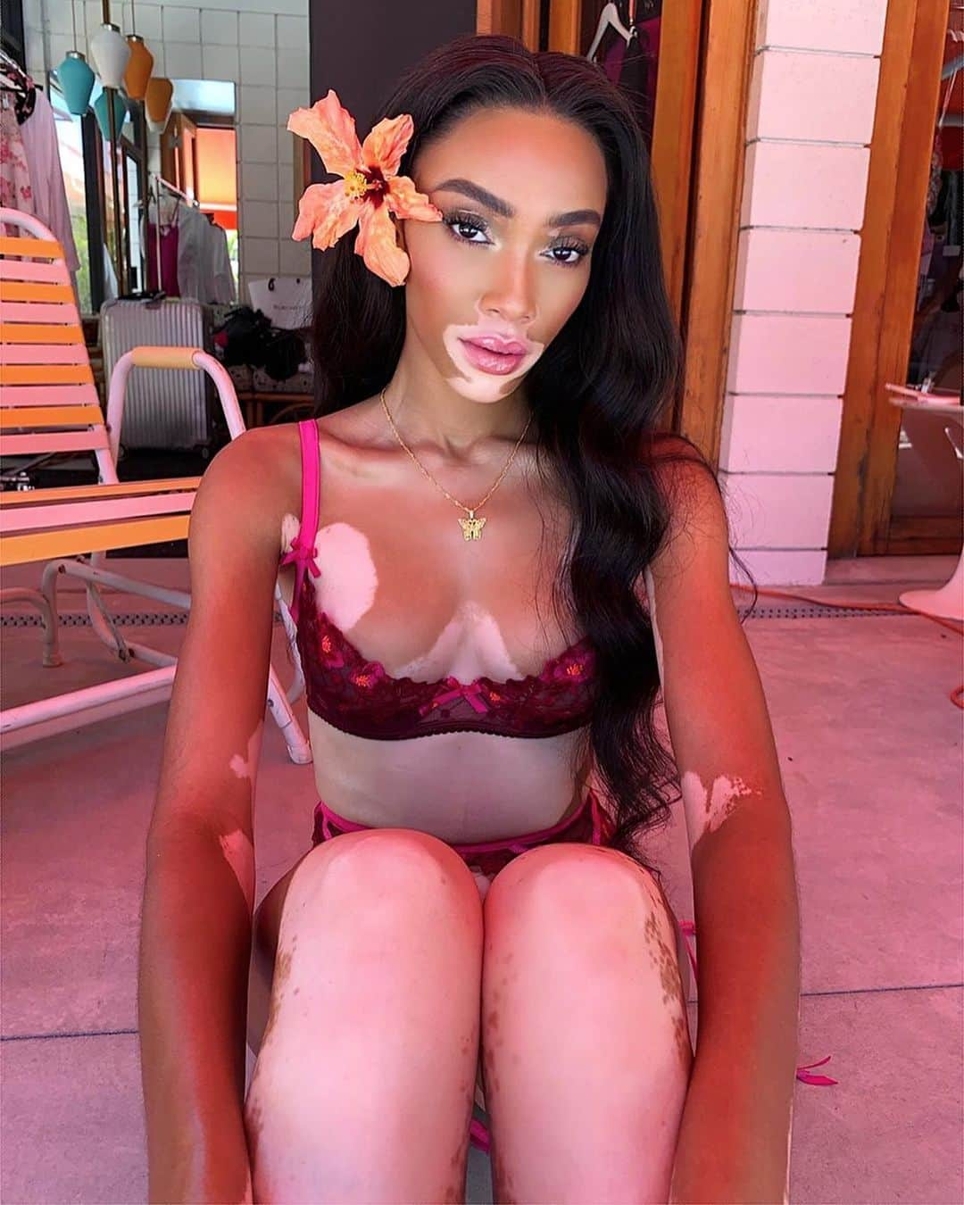 ウィニー・ハーロウさんのインスタグラム写真 - (ウィニー・ハーロウInstagram)「Flower Bomb Fotoshoot 🌺」7月12日 5時44分 - winnieharlow