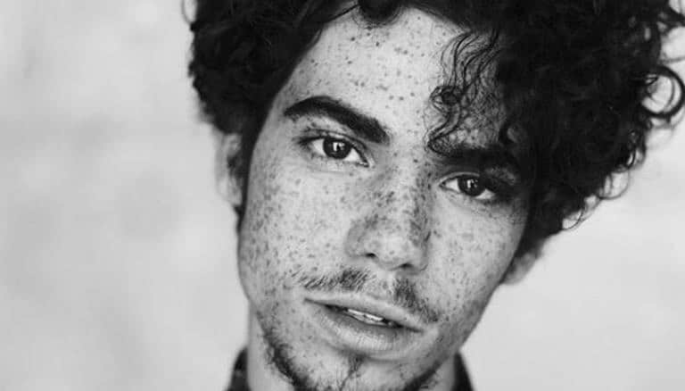 アダム・サンドラーさんのインスタグラム写真 - (アダム・サンドラーInstagram)「Cameron Boyce (@thecameronboyce) worked hard to help other people through great charitable organizations like @thirstproject & @launitedway. Let’s show our love and respect by continuing to support them in his name.」7月12日 5時44分 - adamsandler