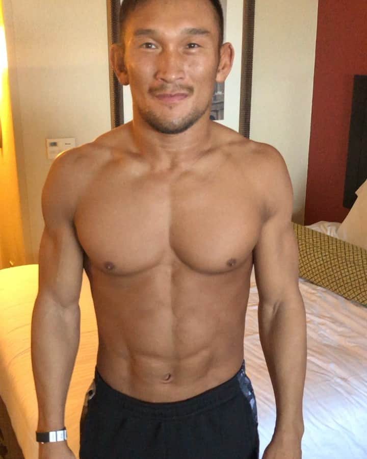 ストラッサー起一のインスタグラム：「日本のファンの皆さんへ  #Bellator #Bellator224 #DAZN」