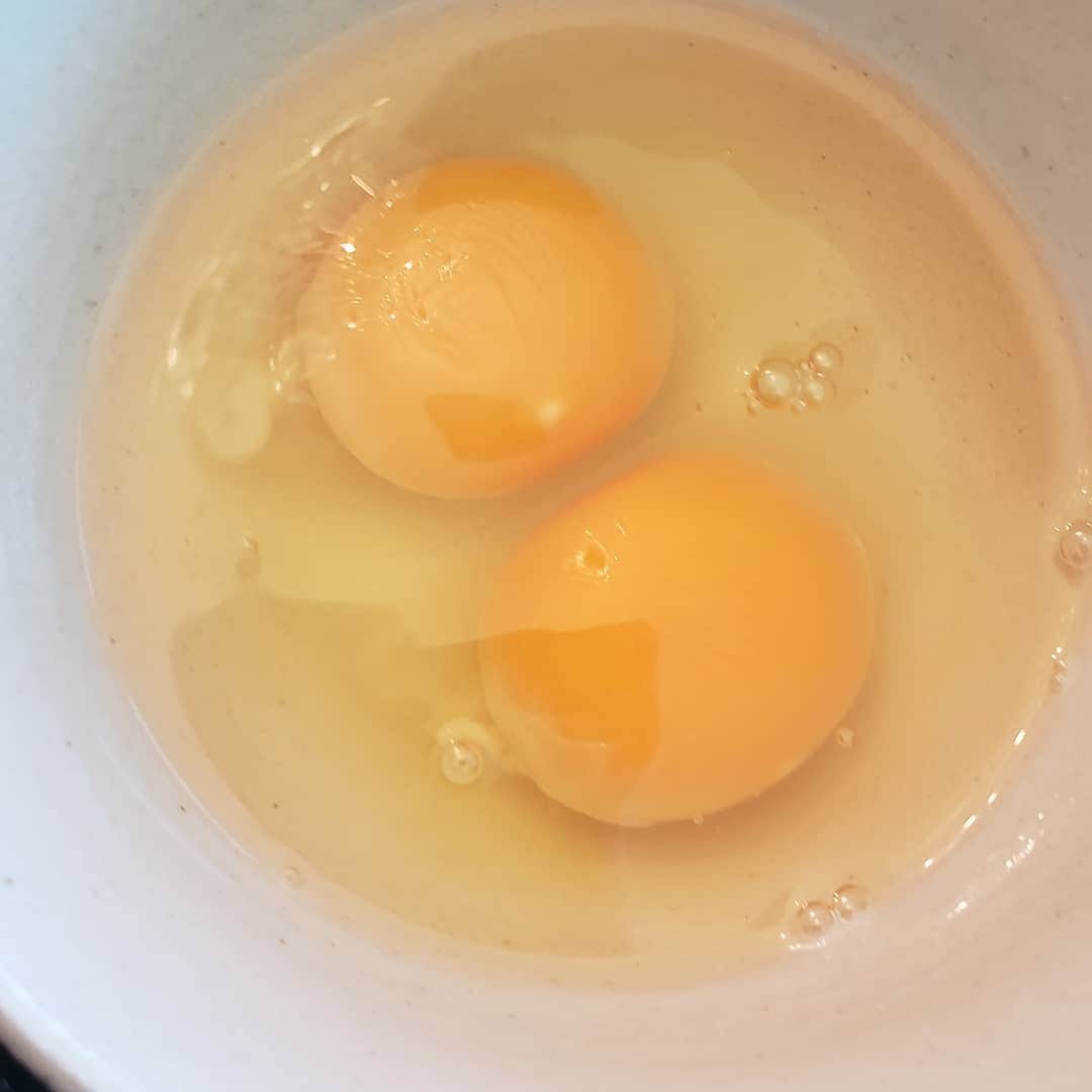 ピーターさんのインスタグラム写真 - (ピーターInstagram)「週２回、卵かけご飯の為に、生で食べられる<TKG>という卵を買います❤️ 日本人だけが、生で卵食べるんですよね‼️　だから、助かります‼️ #ピーター #池畑慎之介 #卵かけご飯 #日本人 #ロングバケーション #ハワイ #家ご飯」7月12日 6時02分 - oziba1952
