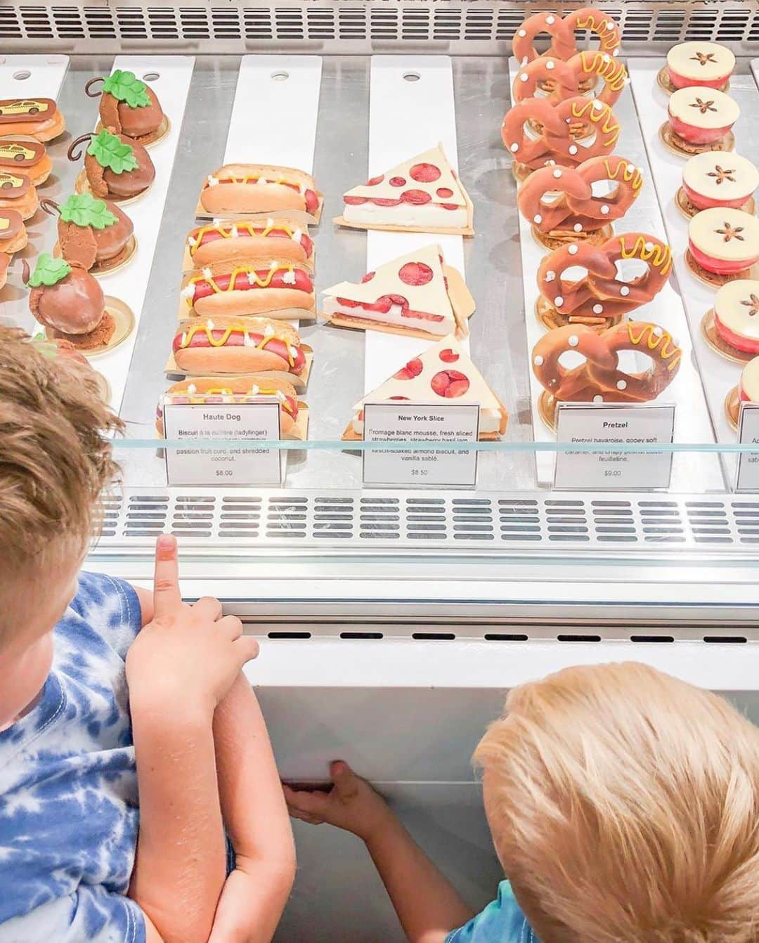 DOMINIQUE ANSEL BAKERYさんのインスタグラム写真 - (DOMINIQUE ANSEL BAKERYInstagram)「Decisions, decisions. 🤣 We’ve been feeding these kids since before they had teeth and watched them grow up. Choose wisely, Marcus and Dominic! And thanks mom @vcavazzi for bringing these little guys by the bakery today.」7月12日 6時07分 - dominiqueansel