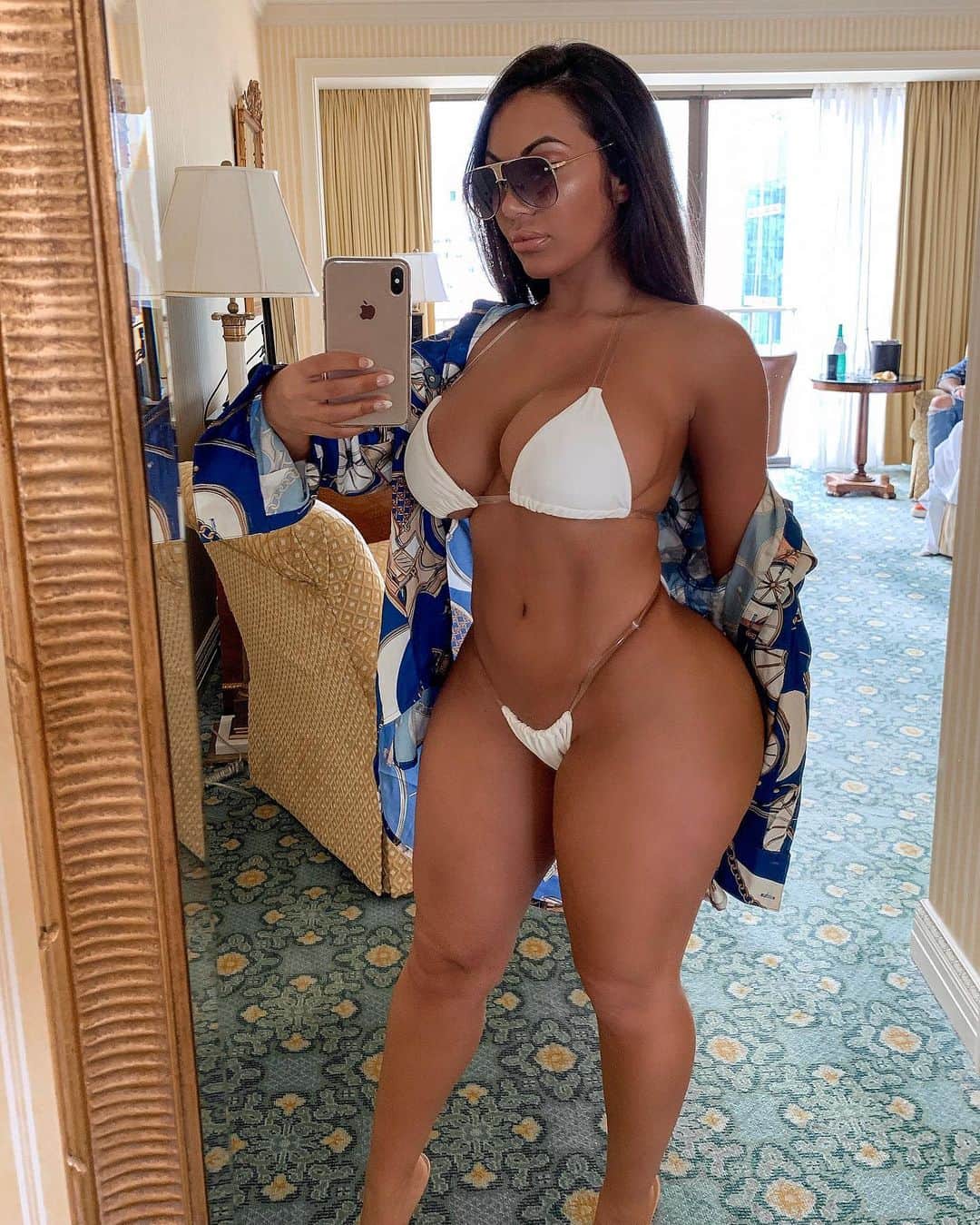 Aylen Aのインスタグラム：「Spicy but sweet 👣 Bikini & shirt from @fashionnova 👙」