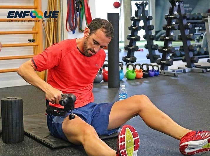 ディエゴ・ゴディンさんのインスタグラム写真 - (ディエゴ・ゴディンInstagram)「Entrenando un poco en @centroenfoque con @christopher_gil_martinez 🏋🏻‍♂️」7月12日 6時33分 - diegogodin