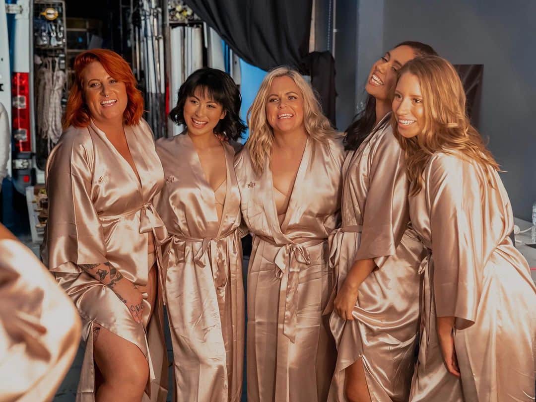 シェパードのインスタグラム：「Proud to annouce that ‘Kiss My Fat Ass’ will be released on Friday July 26th! Keep your eyes peeled! 🍑🍑🍑 . 📸: @jasonbovino」