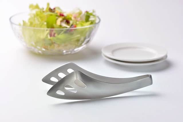 UchiCookのインスタグラム：「The perfect kitchen accessory ✨ With its innovative curve, the lightweight Fingertip Server Tong ensures a secure and comfortable grip while you barbecue or cook! ♨ It has a soft spring action achieved by our unique processing technology that allows you to use it with ease. www.uchicook.com/shop — #uchicook #steamgrill #cookware #kitchenware #instagood #foodstagram #kitchenutensils #stainlesssteel #foodtongs」