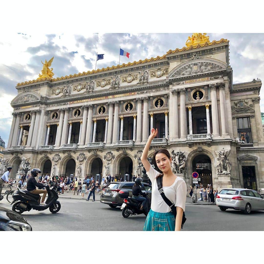 のインスタグラム：「フランスのことば…美しい音楽みたいだし夜9時過ぎでも明るいです🥺✨ ・ ・ #奈津子 #家電女優 #なつこのフランス旅  #オペラ座 #ノートルダム大聖堂 #パリ」
