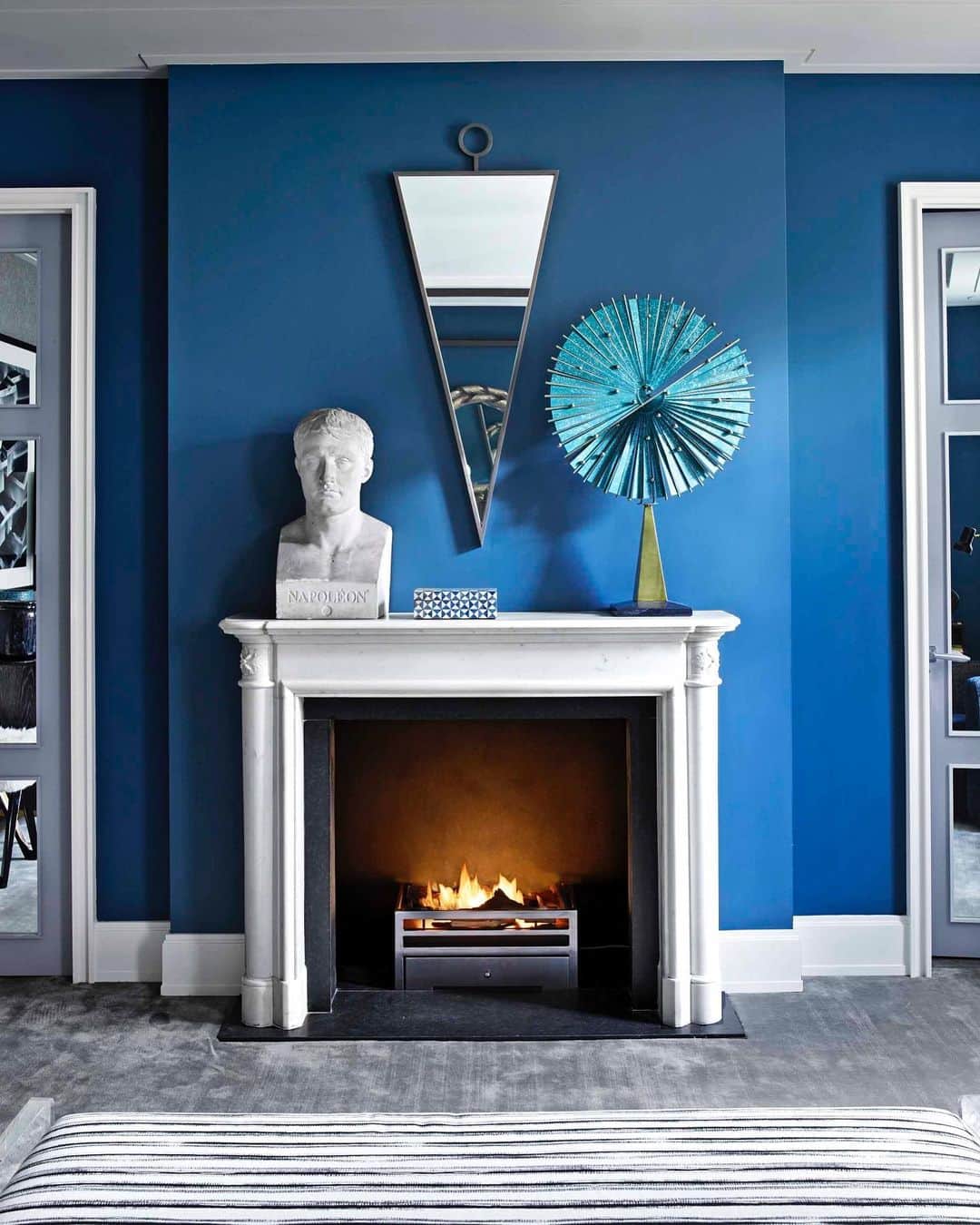 ELLE DECORさんのインスタグラム写真 - (ELLE DECORInstagram)「For a luxurious guest room in a London townhouse, designer Jean-Louis Deniot opted for Benjamin Moore’s Van Deusen Blue for the walls, along with a blue sculpture by Curtis Jeré. The Carrara marble mantel is Louis XVI. Click the link in bio for the full house tour, as seen in our July/August 2019 issue. Photo: @simonuptonphotos / Produced by @cynthiaefrank」7月12日 6時55分 - elledecor