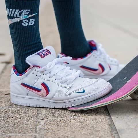 Freshnessさんのインスタグラム写真 - (FreshnessInstagram)「@awwwge with the yet to release @pietparra x Nike SB Dunk Low 👀 Who plans on skating these when they drop July 26th? #freshnesskicks」7月12日 7時04分 - freshnessmag