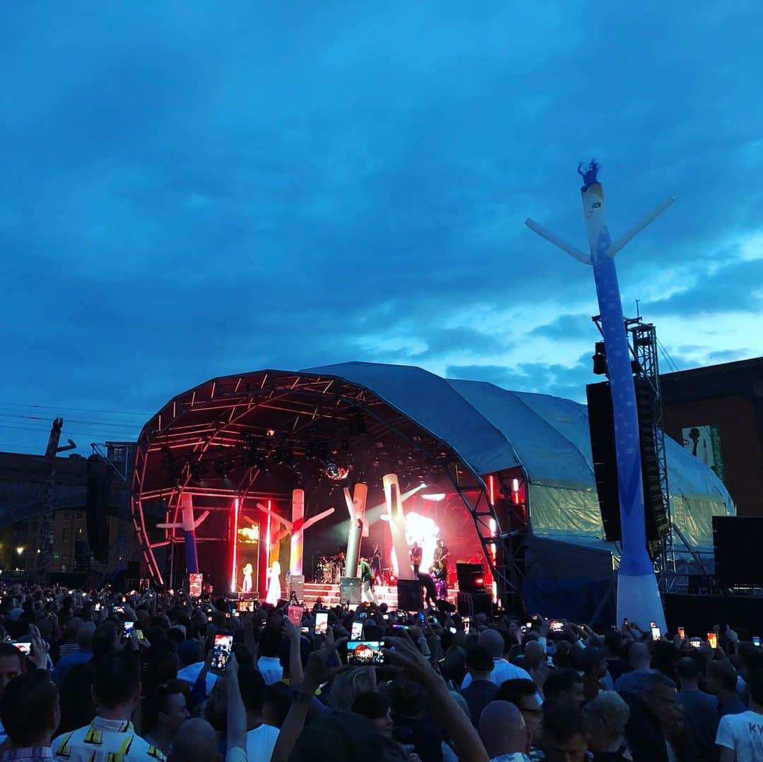 カイリー・ミノーグさんのインスタグラム写真 - (カイリー・ミノーグInstagram)「Manchester. What a night!!! Thank you so much, love from me and all the Air-Kylies!!!! 💖」7月12日 7時26分 - kylieminogue