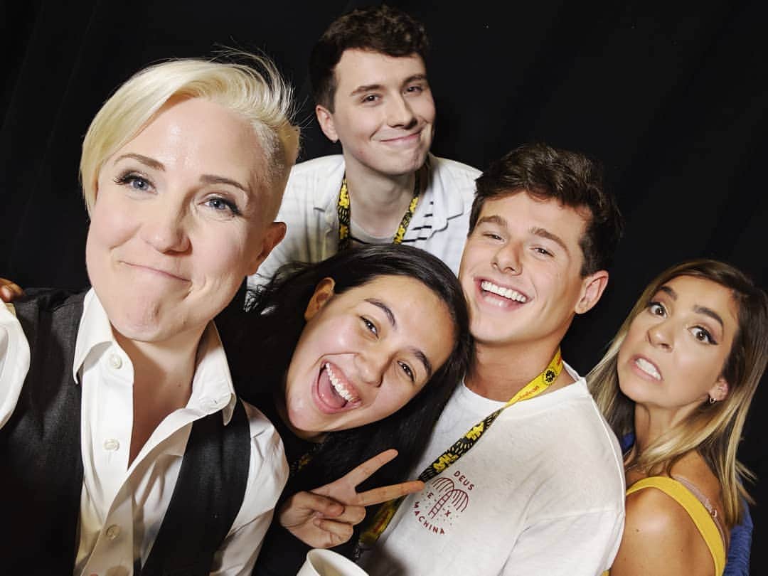 ハナー・ハートのインスタグラム：「Tomorrow could be the someday you've been waiting for. 💜 #MentalHealthVidCon2019」