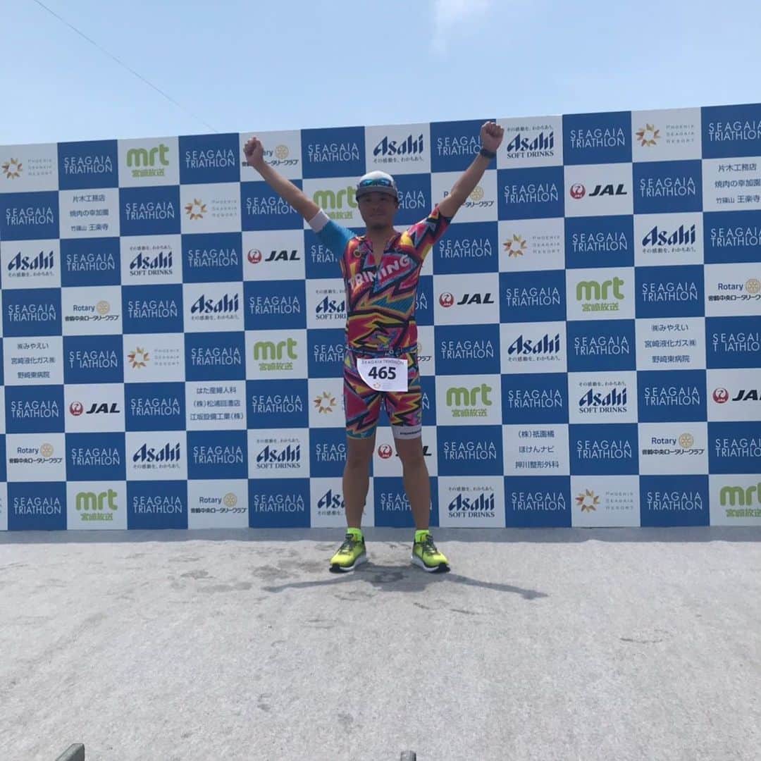 田中順平のインスタグラム：「宮崎シーガイアトライアスロン完走🏊‍♂️🚴‍♂️🏃‍♂️ . . . 3年連続3回目 . 今回は暑さにやられ、バテバテで過去最高にツライレースとなりました。 . . 宮崎の海の荒れ具合に吐きそうになり🤣 . . フラットなコースだけども暑さにやられたバイク🚴‍♂️ . . ランにおいてはほぼほぼ歩いてる状態🏃‍♂️ . . 完全に練習不足でした😭😭😭 . . 反省しつつも、次の9月の99TではPB目指してコツコツ積み重ねていこうと思います😎😎😎 . . #宮崎シーガイアトライアスロン #宮崎シーガイアトライアスロン2019 #トライアスロン #スイム #ラン #ロードバイク #triathlon #triathletes」