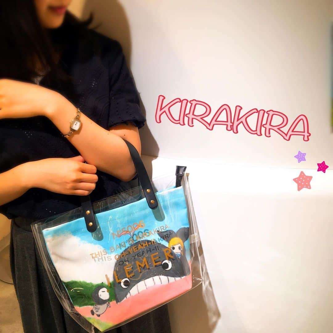 ILEMERさんのインスタグラム写真 - (ILEMERInstagram)「★人気アイテムに新柄登場★ ミニトートバッグのKIRAKIRAとポーチのDOKIDOKI に新しい柄が加わりました♪ ＊ ＊ ケーピーと始めて出会った場面… →ケーピーとの出会い ＊ ＊ イーマリーちゃんの元気な掛け声の後ろ姿 →オーイェ！ ＊ ＊ ＊ 【KIRAKIRA ¥9,800+税】 【DOKIDOKI ¥3,800+税】＊ ＊ #ILEMER#ilemer #イルメール#キャラクター #バッグ#アタオランド  #ATAO#atao#アタオ #神戸国際会館sol  #神戸#フォトジェニック」7月12日 18時45分 - ilemer_official