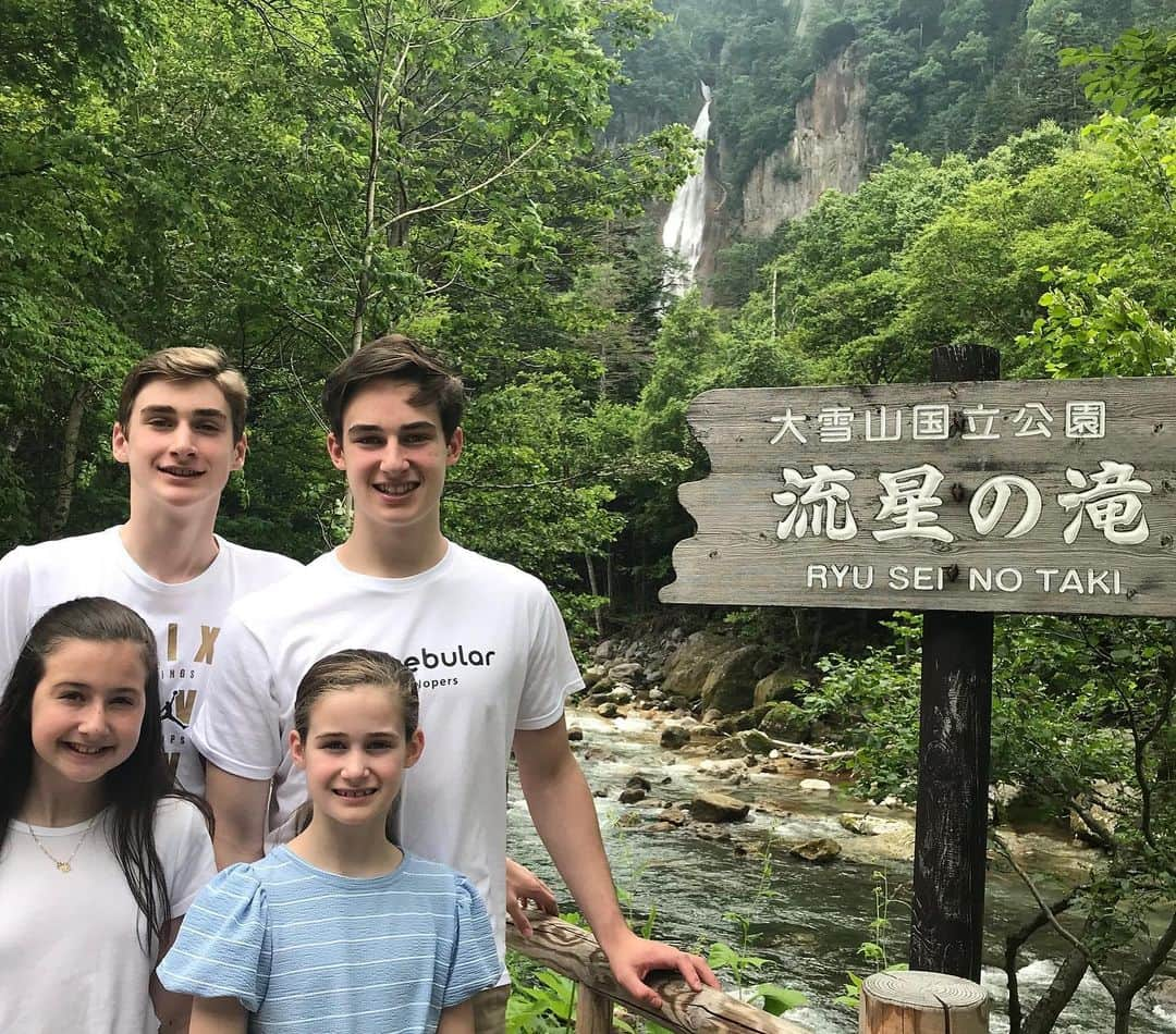 アメリカ大使館さんのインスタグラム写真 - (アメリカ大使館Instagram)「ハガティ大使 in 北海道 🗾 大自然を満喫したり、ピアソン記念館や民族博物館に足を運んだり、家族と一緒に貴重な時間を過ごしています。 . #us #usa #america #japan #hokkaido #nature #fishing #nationalpark #worldheritage #familytime #museum #culture #アメリカ #北海道 #大自然 #滝 #国立公園 #世界遺産 #文化交流 #家族 #経験 #出会い #川 #山 #river #smile #笑顔」7月12日 17時13分 - usembassytokyo