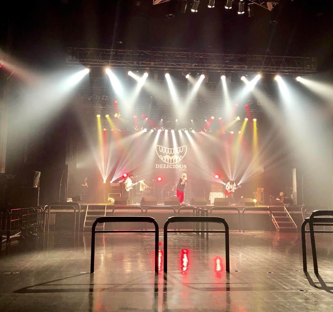 のインスタグラム：「本日は the pillowsでDELICIOUS  LABEL 20th Anniversary "DELICIOUS BUMP SHOW!!"@川崎 CLUB CITTA。デリシャスツアーファイナルです！どうぞよろしくお願いいたします！ #thepillows」