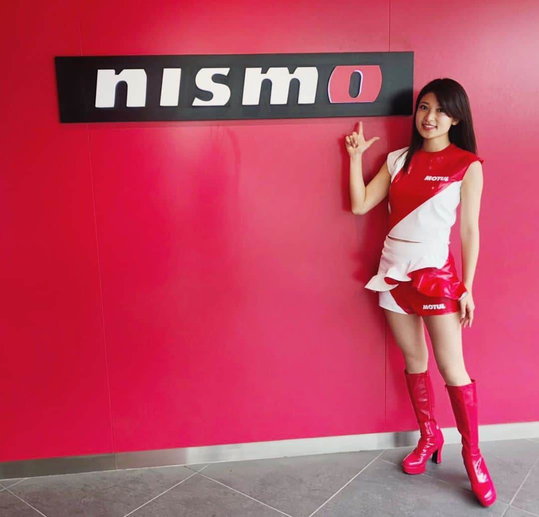 のインスタグラム：「レースクイーンのコスチュームでNISMO  SHOWROOM に現る（笑）  #NISMOSHOWROOM #MOTUL #motulcircuitlady #NISMO #supergt #carracing #carno3 #NISSAN #RQ #racequeen  #レースクイーン #japanesegirl  #tsujii_yoshika #辻井美香 #followme」