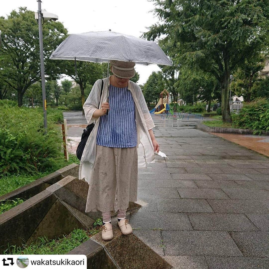 着心地のいい服さんのインスタグラム写真 - (着心地のいい服Instagram)「#repost @wakatsukikaori﻿ ・・・﻿ 着心地のいい服様(@kigokochi_official)よりフレンチリネンTブラウスを頂きました！まずとっても軽くて、肌触りもいいです！リネンはザラザラするものもあるので、これはとっても着心地がいいです。﻿ あと丈も長すぎず短すぎずで私にはちょうど良かったです。作りがしっかりしているので、胸元がペロペロにならず、かがんだ時に胸元が見える心配もないです。﻿ 機能的で着心地もよく、これから沢山活躍してくれそうです✨😌﻿ ・・・﻿ @wakatsukikaori 様、ステキな投稿ありがとうございます！﻿ ナチュラルで、とってもかわいいコーディネートですね。﻿ 雨の日も爽やかに着ていただけて、うれしいです😊」7月12日 17時23分 - kigokochi_official