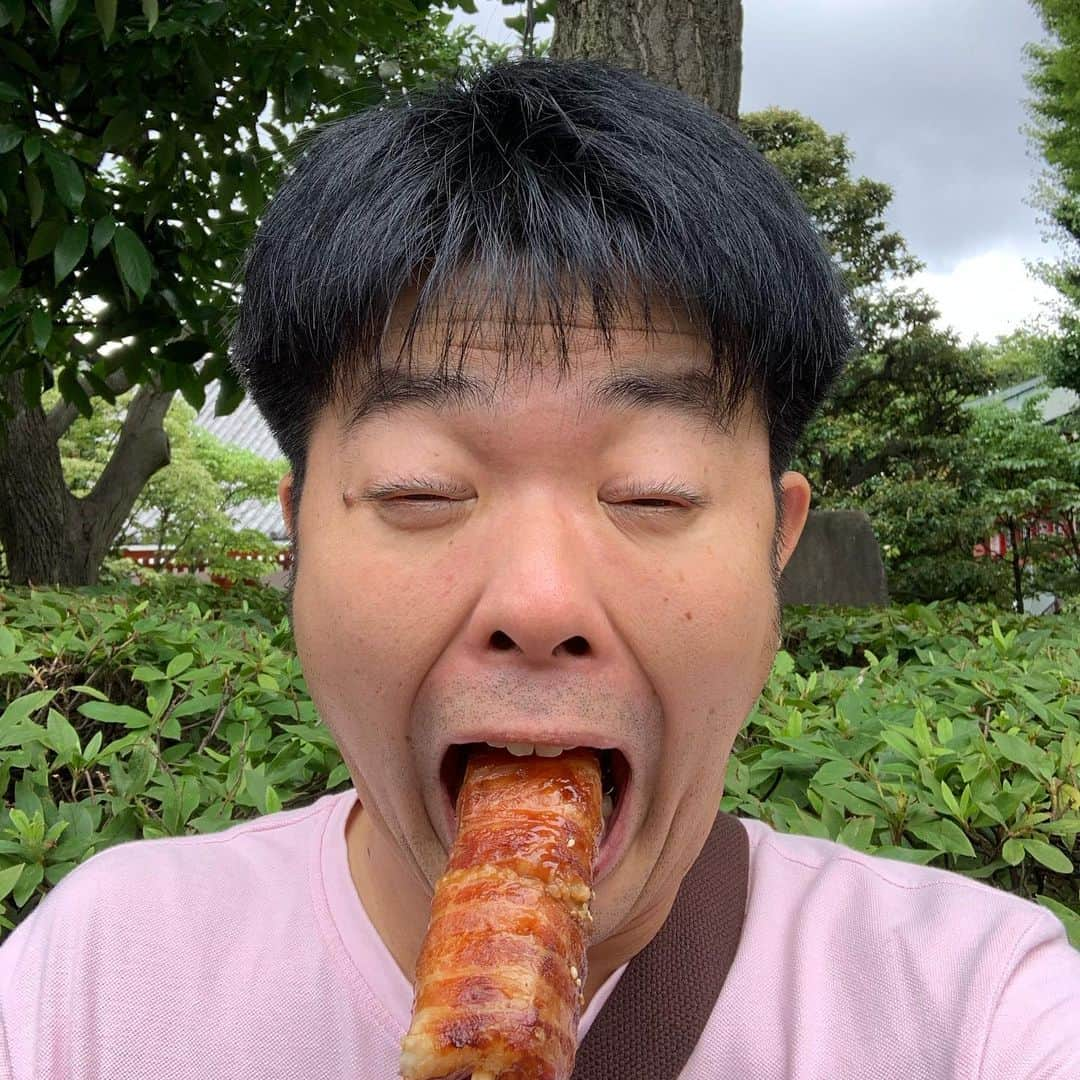 西川晃啓さんのインスタグラム写真 - (西川晃啓Instagram)「気絶肉巻き  どんよりした日が続いて気絶 #あるある探検隊#レギュラー#気絶#気絶の日々#ギャグ#浅草#出店#肉巻き#うまい#でかい#口#開けすぎ#梅雨#曇り#どんより#なかなか#晴れない#肌寒い」7月12日 17時27分 - kizetu