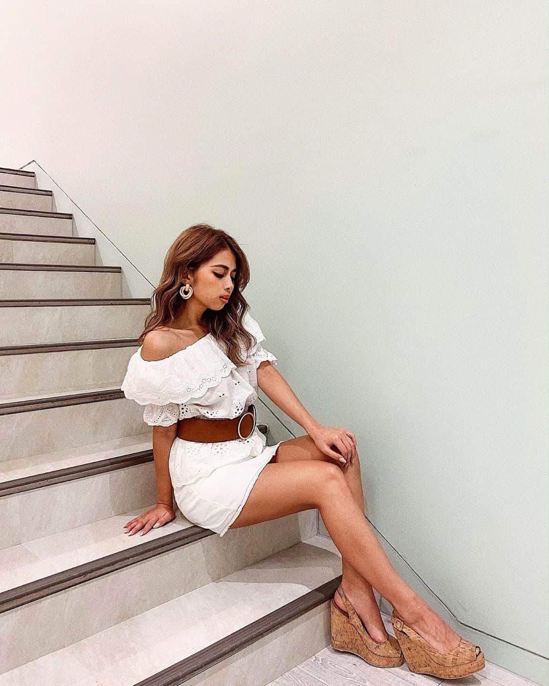 Airi Shibuyaのインスタグラム：「White code❤︎ . 夏はやっぱりホワイトだね🤭❤️ . もっと焼きたいな〜👳🏾‍♀️👳🏾‍♀️笑 太陽が恋しい、、😭 . #duras#coordinate#outfit#ootd#コーデ#コーディネート#ホワイトコーデ」