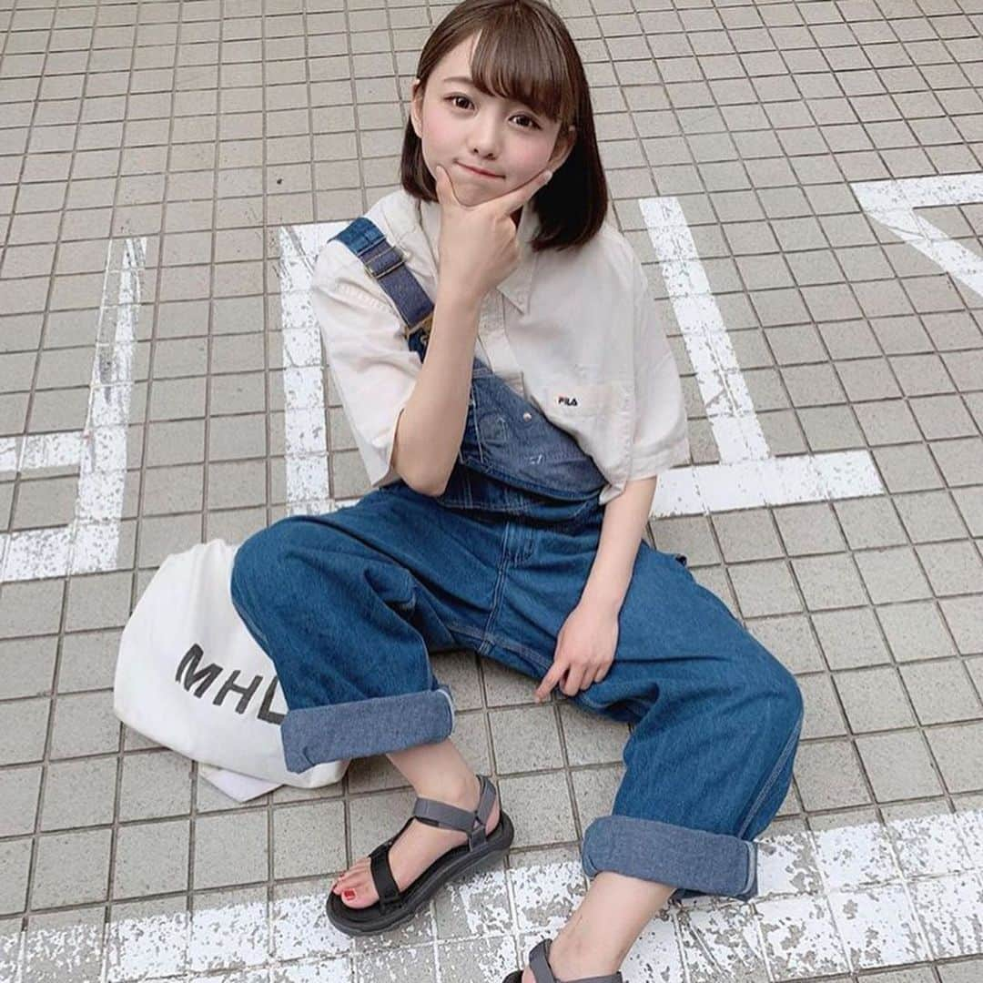 古着女子さんのインスタグラム写真 - (古着女子Instagram)「＼ 初めてのスポサンをお洒落に履くには？💕／﻿ ﻿ 夏といえば #スポーツサンダル💕﻿ 古着女子の中にも既に持ってる！という方も、多いのではないでしょうか？✨﻿ ﻿ スポサン欲しいけどコーデの組み方がイマイチわからない…そんな古着初心者さんのために！﻿ ﻿ 今回は、スポサンが簡単に似合うカジュアルコーデをご紹介💕﻿ ﻿ ﻿ 🍎スポサン×デニム﻿ 王道カジュアルといえばデニム！✨ カジュアルに着こなせてスポサンとの相性も良いんです💕 デニムパンツやオーバーオールと合わせるのがおすすめ！﻿ ﻿ 🍎スポサン×チノパン﻿ ゆるだぼシルエットが可愛いチノパン✨ スポサンを合わせることでよりカジュアルに！古着っぽく着こなしたい方はチノを合わせると良いかも💕﻿ ﻿ 🍎スポサン×ハーフパンツ﻿ ボーイッシュに着こなしたい方はハーフパンツ🌟 トップスはオーバーTシャツなどを合わせれば、可愛いシルエットに！ スポサンが映えること間違いなし💨﻿ ﻿ ﻿ スポサンを使った夏のカジュアルコーデ、いかがでしたでしょうか？💕﻿ この夏はぜひ！スポサンGETしてお出掛けしましょう💨﻿ ﻿ ﻿ 🏡古着女子がプロデュースする古着ショップを紹介🏡﻿﻿﻿﻿ ・9090ナインティナインティ @9090s_ 👖👟﻿﻿﻿﻿ ・ひとくち ﻿ @o0_hitokuchi_ 🐻🍯﻿﻿﻿ ﻿﻿﻿﻿ ﻿﻿﻿﻿ 🌼公式LINE@→@furuzyo で検索🌼﻿﻿﻿﻿ LINE@だけのお知らせや古着の疑問にも答えます！﻿﻿﻿﻿ ﻿﻿﻿﻿ ﻿﻿﻿﻿ 古着を素敵に着こなしてる女性の方をRepostでご紹介させていただきます🐒写真は全てご本人様に【掲載許諾】をとっております💓﻿﻿﻿﻿ ﻿﻿﻿﻿ ﻿﻿﻿﻿ ﻿﻿﻿﻿﻿ ﻿﻿﻿﻿﻿ #フルジョ #古着 #古着女子 #今日のコーデ #お洒落さんと繋がりたい #コーデ #古着コーデ #きょコ #ファッションコーデ #古着男子 #着回しコーデ #服好きな人と繋がりたい #古着好きと繋がりたい #ゆるコーデ #着画 #古着mix #古着好き  #フリクロ  #メンズライク #古着ファッション ﻿  #古着女子と繋がりたい﻿ #スポーツサンダル #スポサン #サンダル #サンダルコーデ #アウトドアコーデ #アウトドアファッション #夏コーデ #夏ファッション﻿ ﻿ ﻿」7月12日 17時40分 - furuzyo