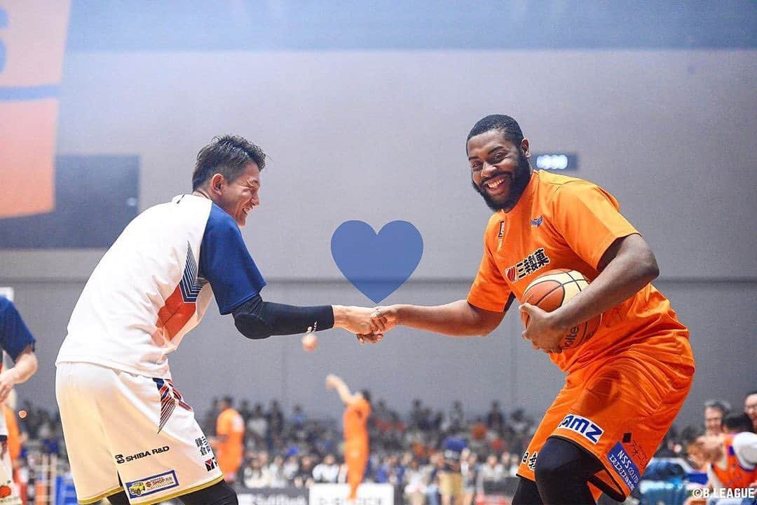 B.LEAGUEさんのインスタグラム写真 - (B.LEAGUEInstagram)「【いいねを押してエールを送ろう⛹️‍♂️🔥】﻿﻿﻿ ﻿﻿﻿ ﻿﻿ 来シーズンから#シーホース三河 で一緒にプレーする﻿﻿ #川村卓也 選手と#ダバンテガードナー 選手️🤝🏀 ﻿﻿﻿ ﻿﻿ どんなコンビプレーを見せてくれるのか‼️👀✨﻿﻿ ﻿﻿ ﻿﻿ ﻿ ＼２人の活躍に期待を込めていいねを送ろう😆💙／﻿﻿﻿ ﻿﻿ ﻿ #いいねしてね #ダブルタップ #ダブルタップス ﻿﻿﻿ #がんばれ #ガンバレ #ファイト #応援 #気合い十分 ﻿#エール #新加入 #新加入選手 #笑顔 #照れ #照れ顔 #楽しみ #にやにや #ニヤリ顔 #期待 . . ※所属クラブは、﻿﻿ B.LEAGUE 2018-19シーズンのものになります。 ﻿﻿﻿」7月12日 17時41分 - b.league_official