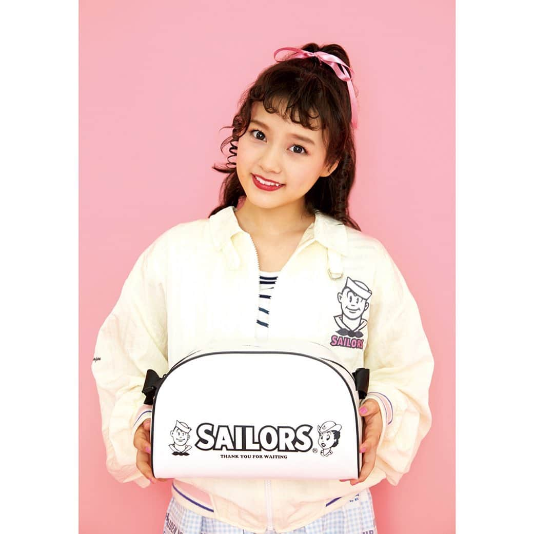 竹村真奈さんのインスタグラム写真 - (竹村真奈Instagram)「『SAILORS SHOULDER BAG BOOK』の表紙解禁⚓️💙 . 指原莉乃さんプロデュースのアイドルグループ「＝LOVE」の齊藤なぎさちゃんこと、なーたんが80年代セーラーズの世界にタイムトラベル➰昭和から令和に受け継がれるアイドルスピリットを全身で感じてね🍒わたしは本の編集を一冊まるごと担当しましたよ。中ページのお話も少しずつアップします！ . 撮影は新田桂一さん @keiichinitta  ヘアメイクは冨沢ノボルさん @noboruok  スタイリングは高橋毅さん @teoshi  プロデュースはもちろん三浦静加さんことシーちゃん！ @sailors.co . ちなみに新田さんは文化服装学院の同級生🎵初仕事できて嬉しい🙌 #セーラーズ #三浦静加 #sailors #80年代 #80s #おニャン子クラブ #マイケルジャクソン #michaeljackson #齊藤なぎさ #なーたん #イコラブ #内海和子 #立見里歌 #白石麻子」7月12日 17時41分 - takemana