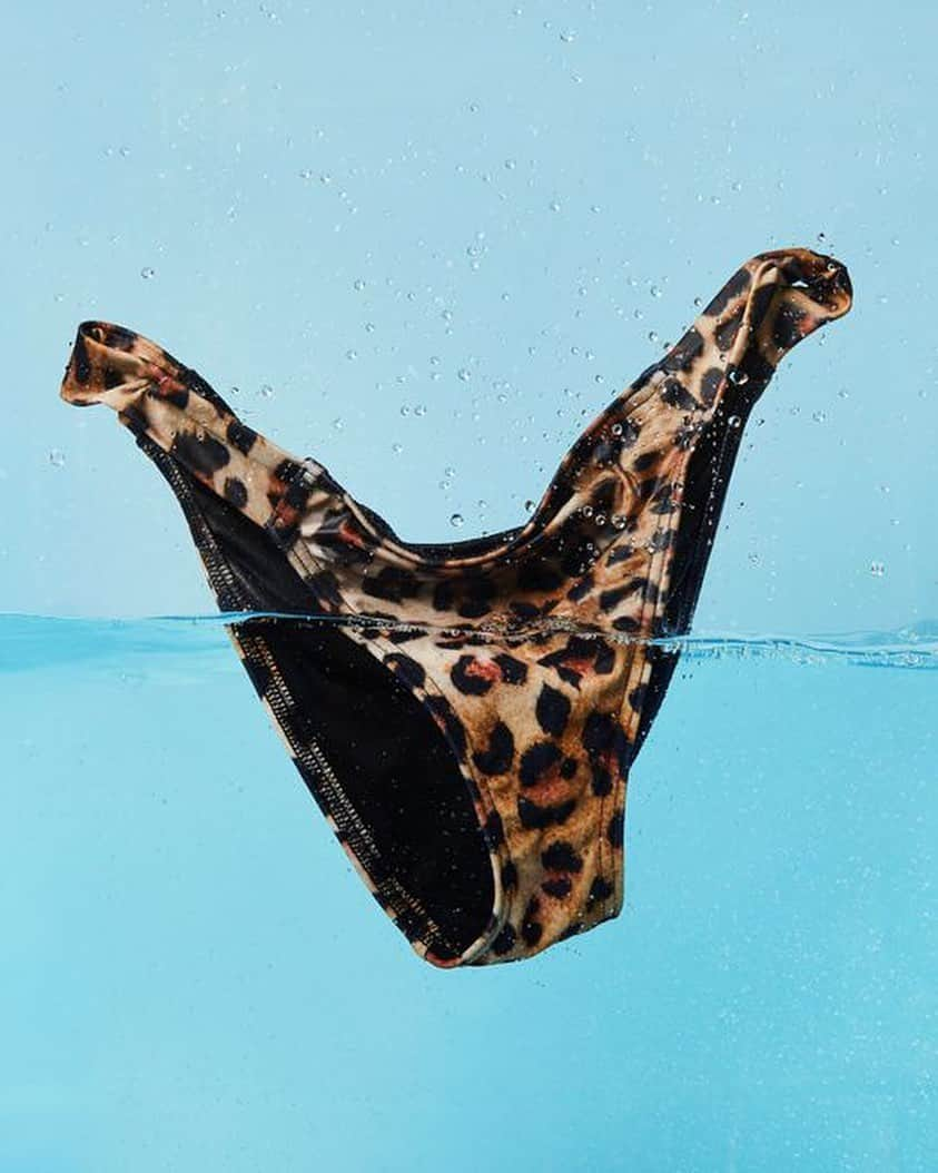 ASOSさんのインスタグラム写真 - (ASOSInstagram)「DYK the fibres in this bikini are made up of recycled materials ♻️ Pretty nifty, right? We thought so 😜 #WereOnIt 🔎 ASOS DESIGN recycled mix and match triangle bikini set in leopard print (1376592 & 1376596」7月12日 17時53分 - asos