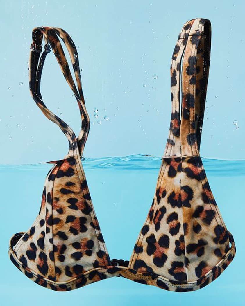 ASOSさんのインスタグラム写真 - (ASOSInstagram)「DYK the fibres in this bikini are made up of recycled materials ♻️ Pretty nifty, right? We thought so 😜 #WereOnIt 🔎 ASOS DESIGN recycled mix and match triangle bikini set in leopard print (1376592 & 1376596」7月12日 17時53分 - asos